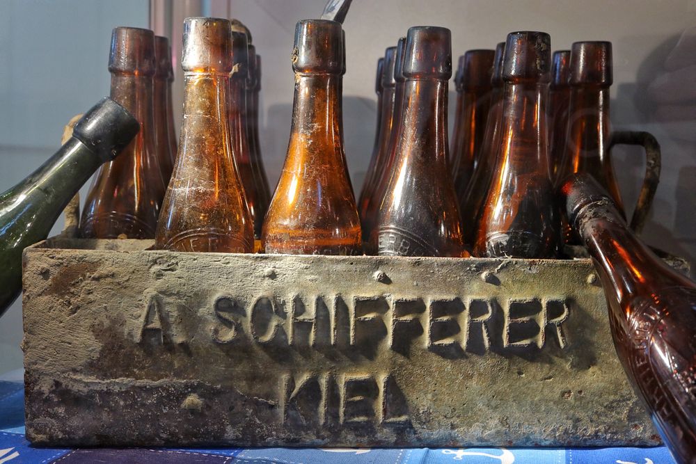 eine Kiste Bier...... Foto & Bild historisches, bier, deutschland Bilder auf eine Kiste Bier...... Foto & Bild historisches, bier, deutschland Bilder auf