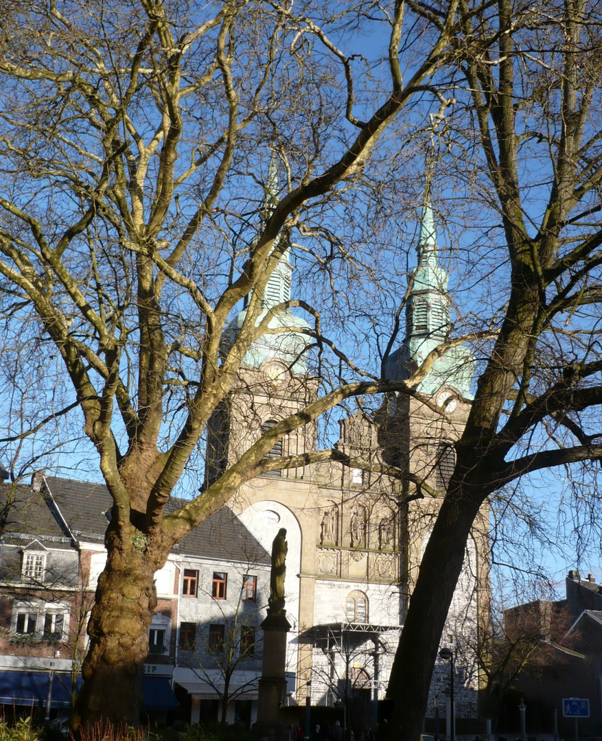 - eine kleine Barock-Kirche ..