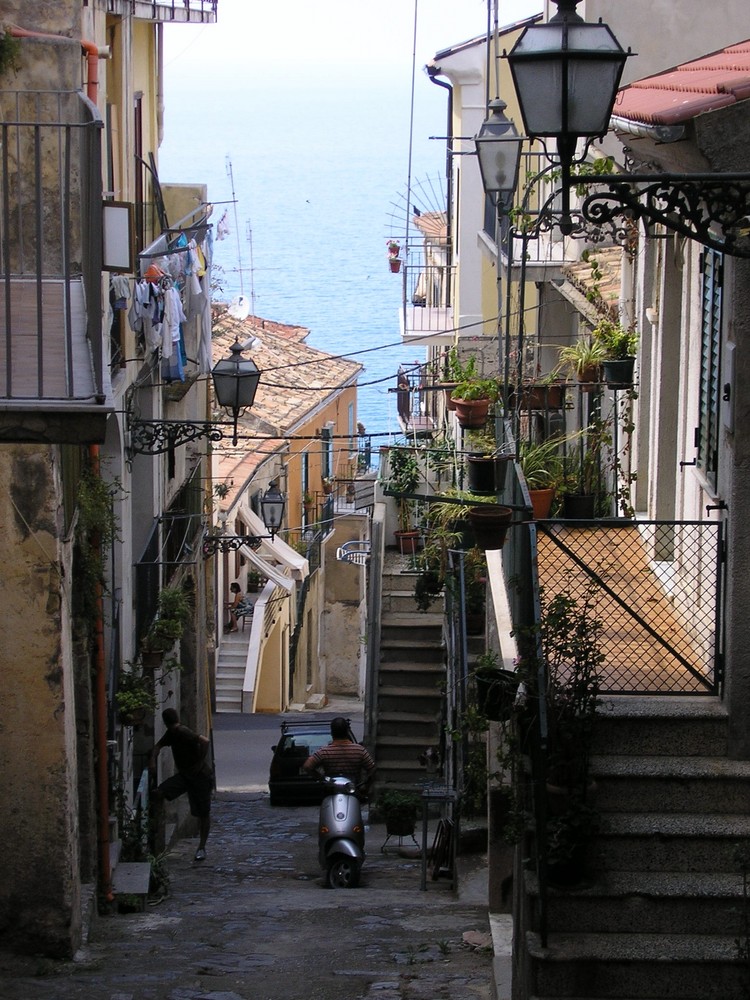 eine kleine Gasse in Süditalien