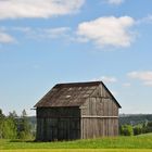 Eine kleine Hütte im Grünen