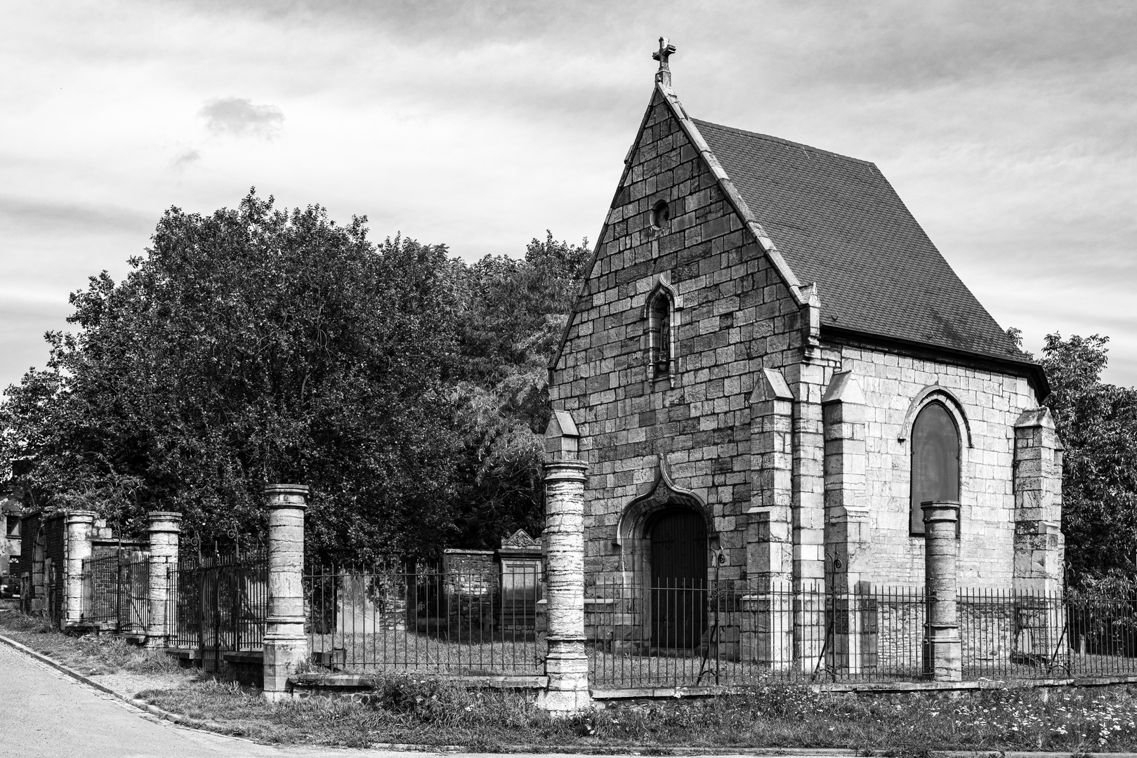 Eine kleine Kirche in Charleroi