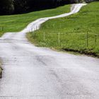 eine kleine Landstraße im Einsiedelner Raum ...