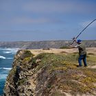 Eine Klippenwanderung in der Algarve-Region in Portugal