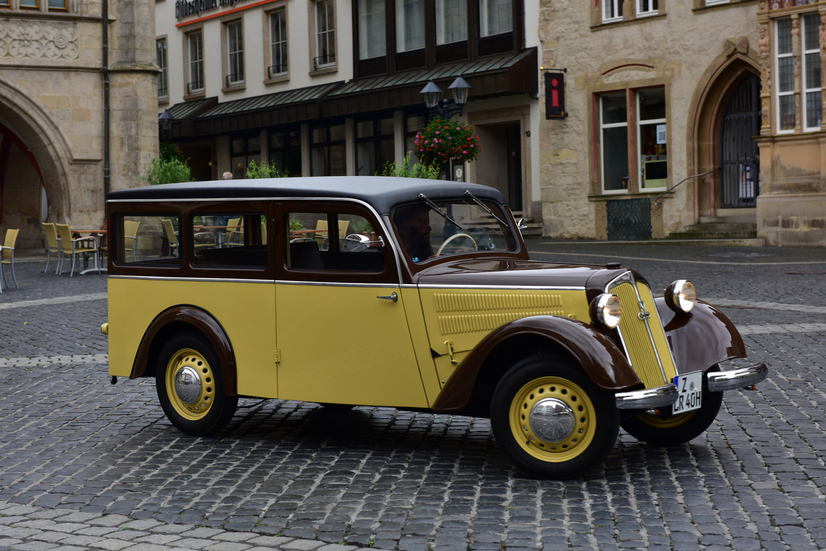 Eine kurze Schaufahrt auf dem Marktplatz.          ..DSC_3761