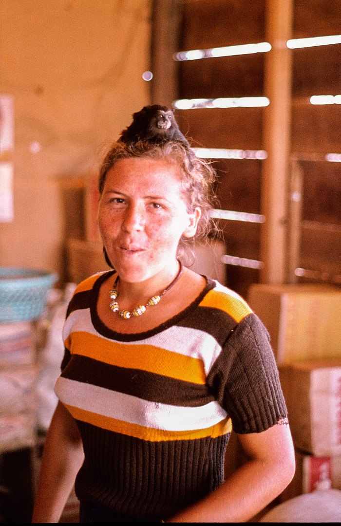 Eine Ladenbesitzerin in Puerto Maldonado