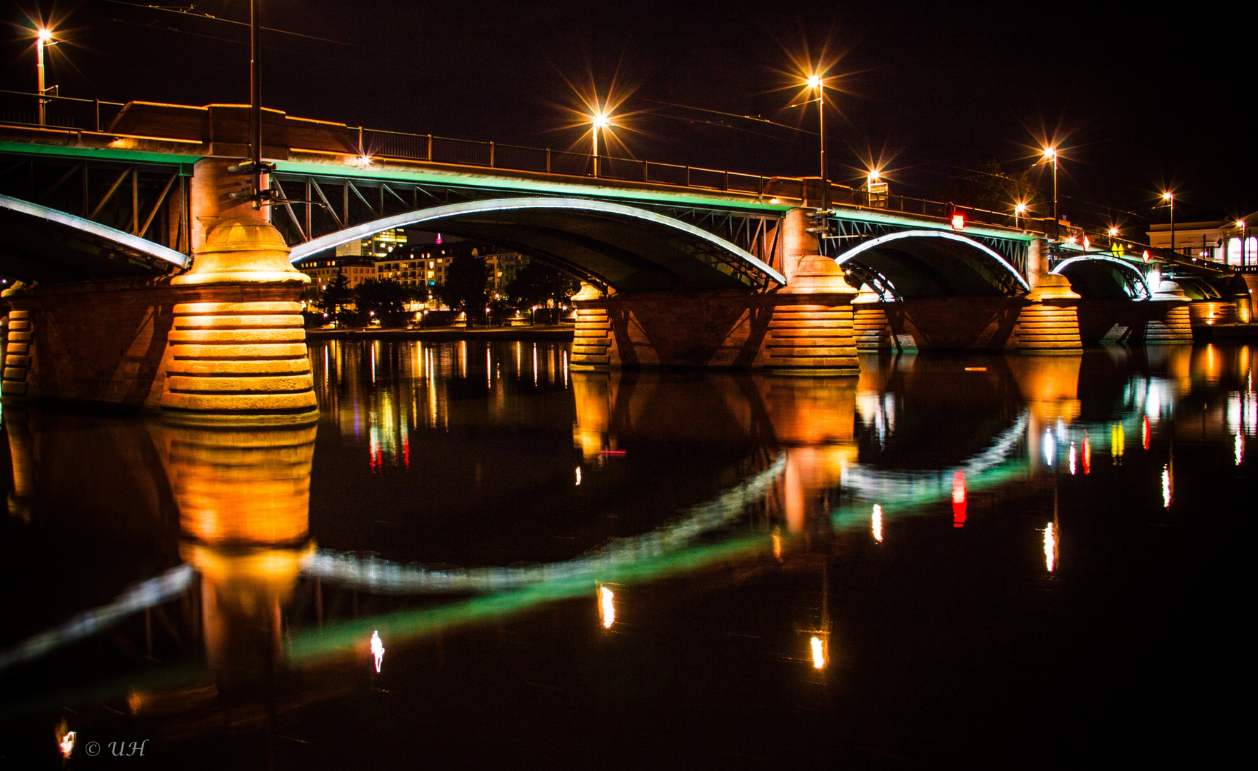 eine Mainbrücke