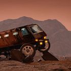 eine Mars Szene mit Rover, Gestein und Hintergrund