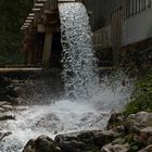 Eine Menge Wasser auf der Mühle