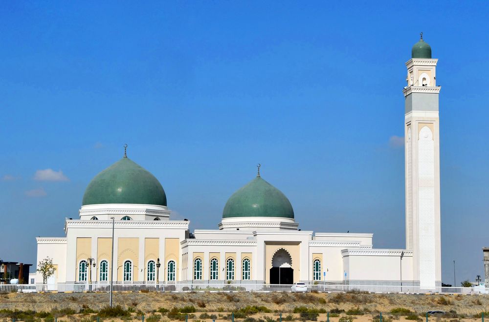 Eine Moschee im Hadschar-Gebirge