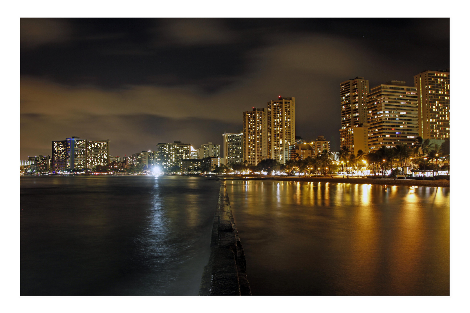 Eine Nacht am Waikiki Beach