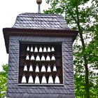 Eine Nahaufnahme des Glockenspiels im Kurpark Bärenfels…