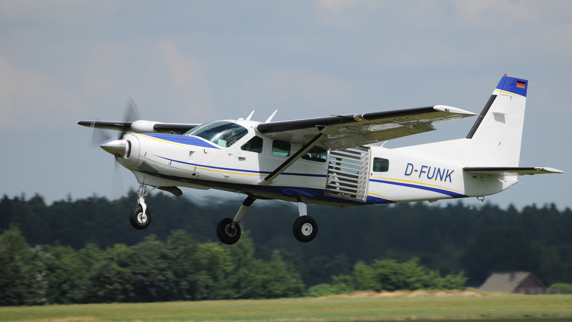...eine noch...Cessna 208 Caravan...