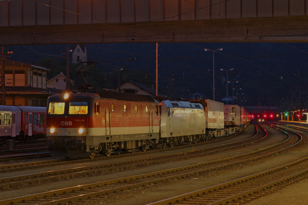 Eine ÖBB Lok bei TXL