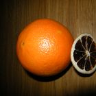 Eine Orange mit Schatten