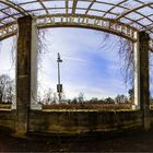 Eine Pergola in 360°-Ansicht