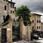 Eine Pforte in Assisi