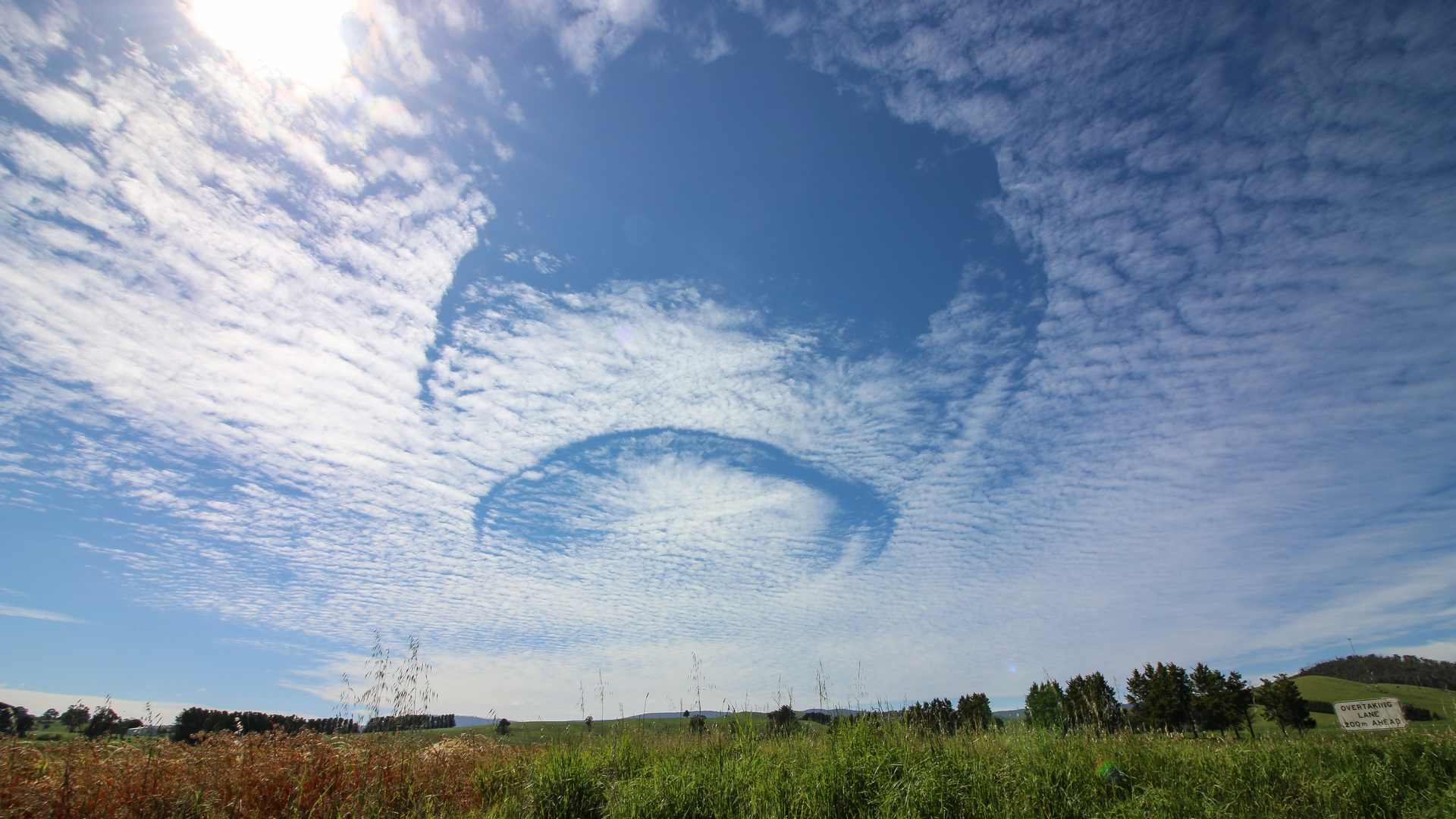 eine recht bizarre Wolkenformation.....