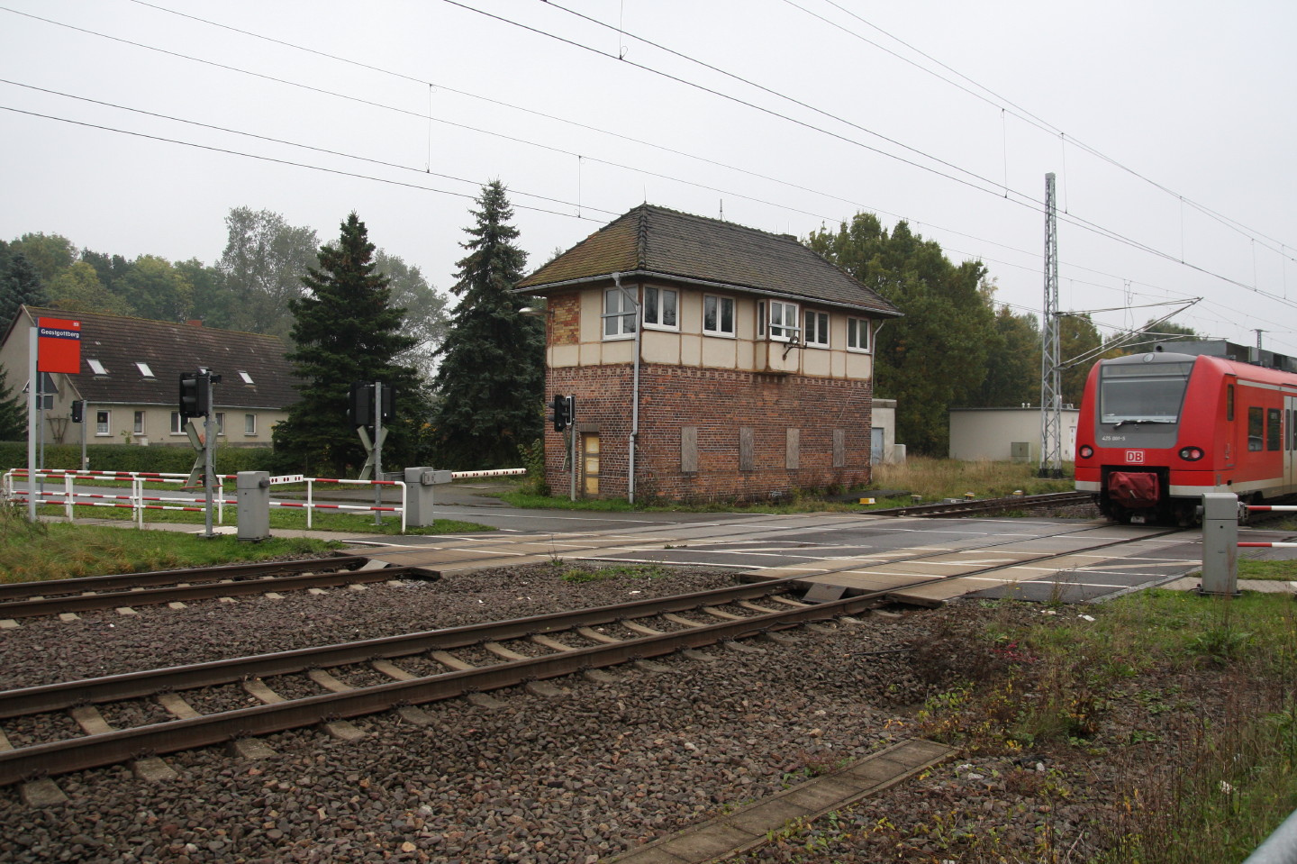 Eine Regionalbahn fährt in Geestgottberg