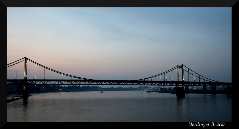 Eine Rheinbrücke