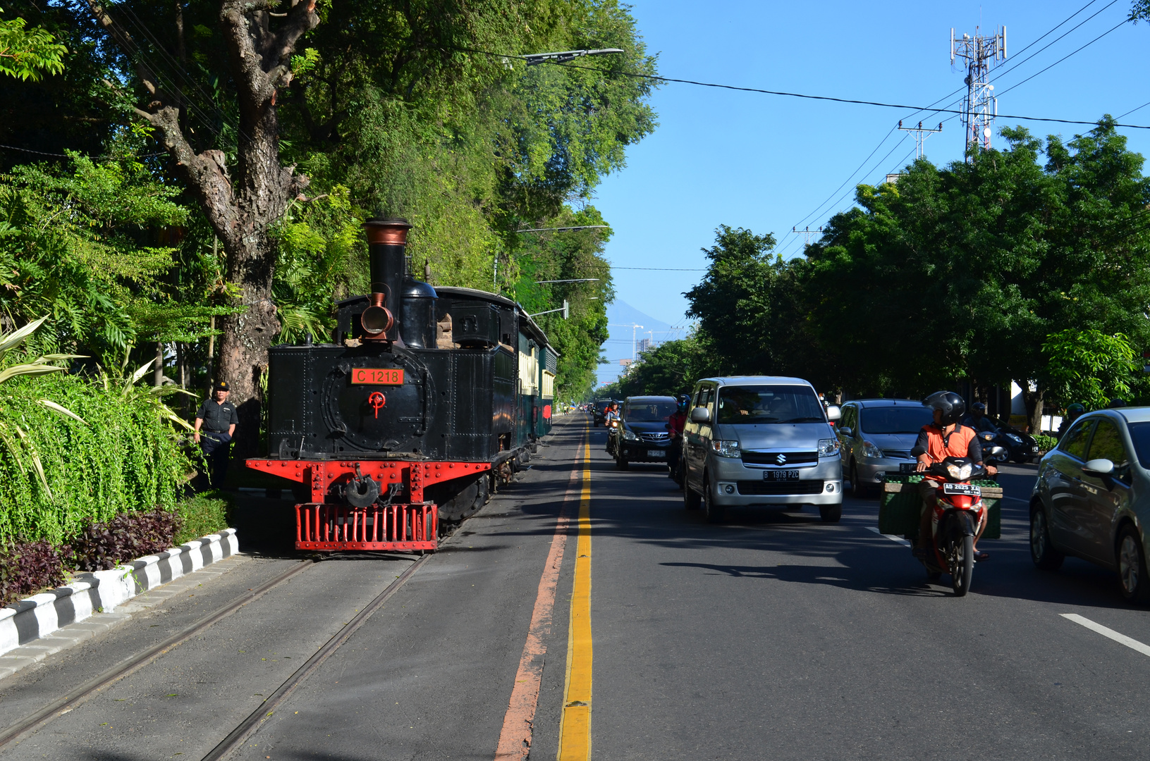 Eine Sächsin fährt als Straßenbahn auf Java 