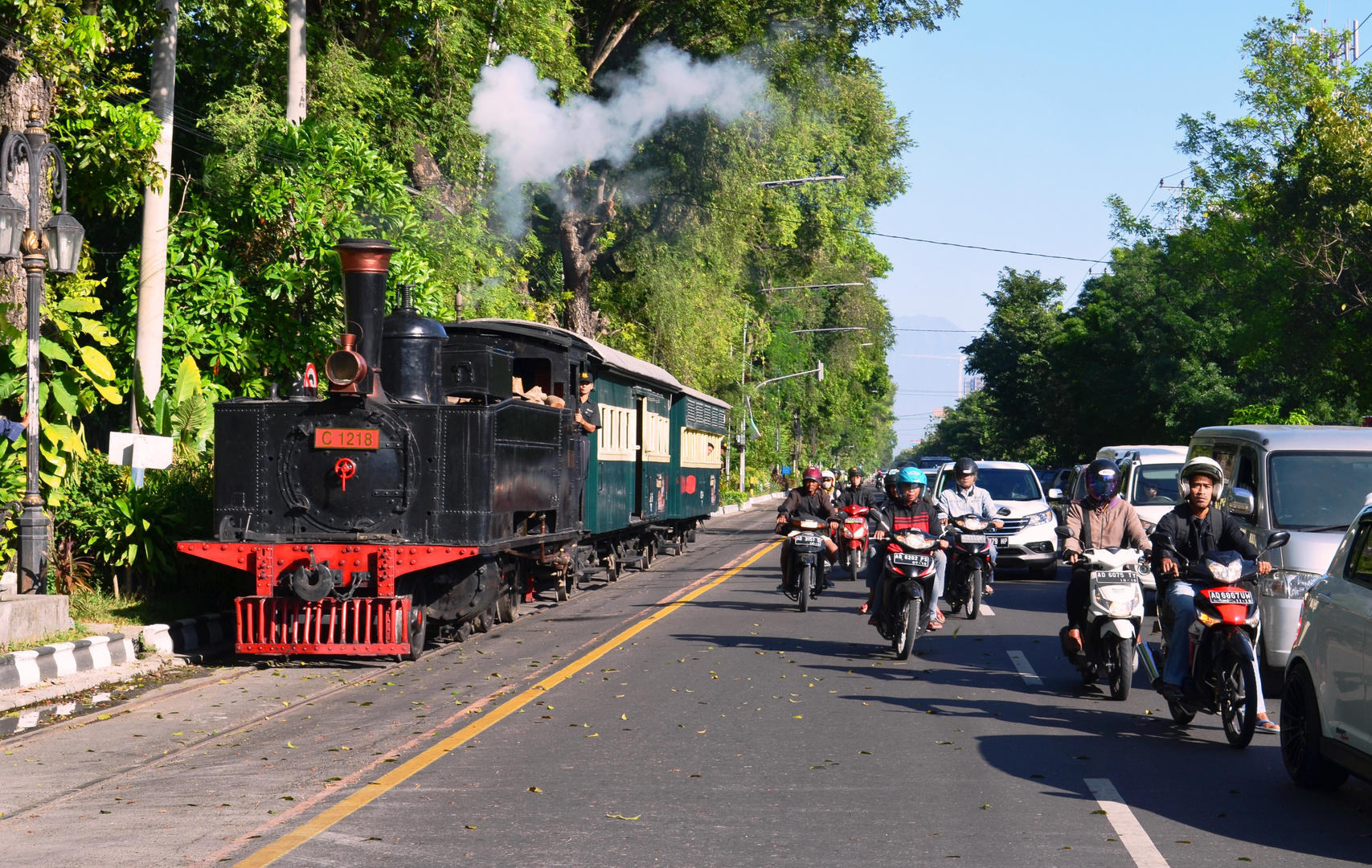 Eine Sächsin fährt Straßenbahn in Solo/Indonesien