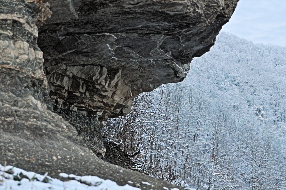 Eine Schneegeschützte Höhle