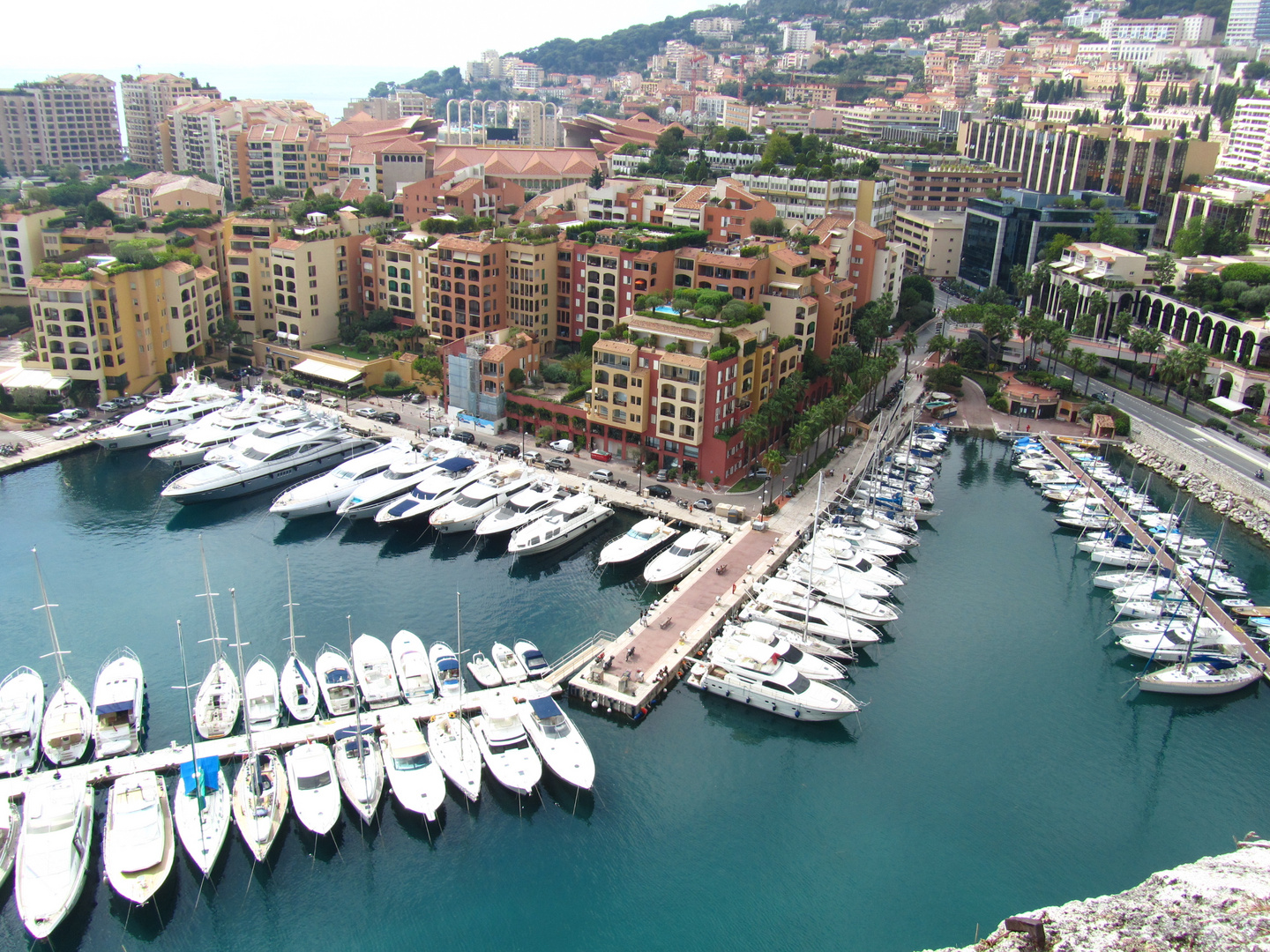 Eine schöne Aussicht auf dem Hafen von Monte Carlo.