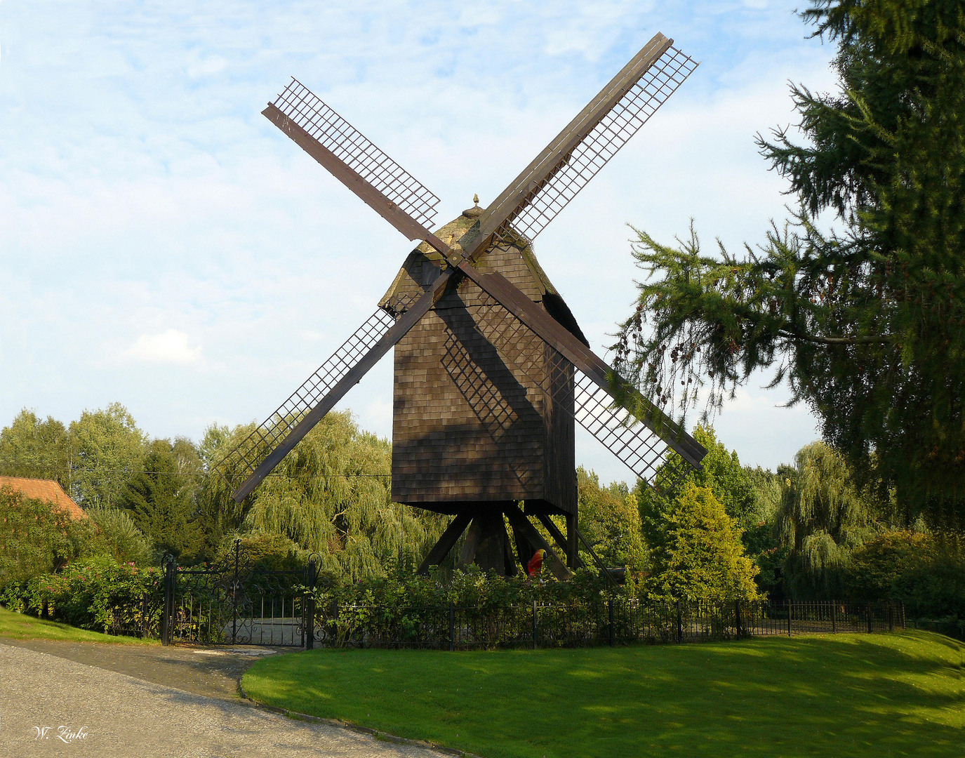 "Eine schöne Bockwindmühle im Vogelpark Walsrode"