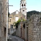 Eine schöne kühle schattige Gasse auf Vis