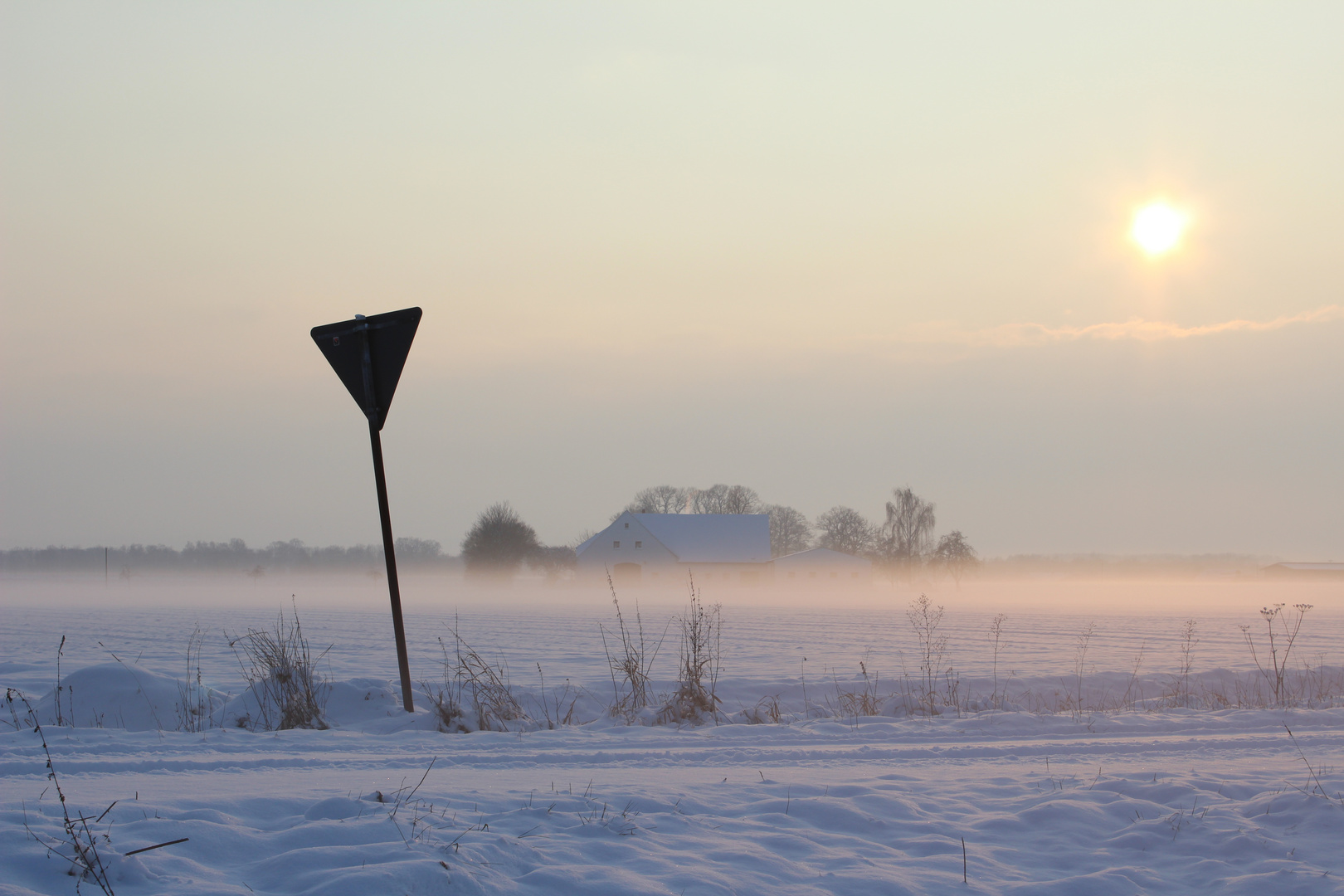 Eine schöne Winterlanschaft beim Sonnenuntergang