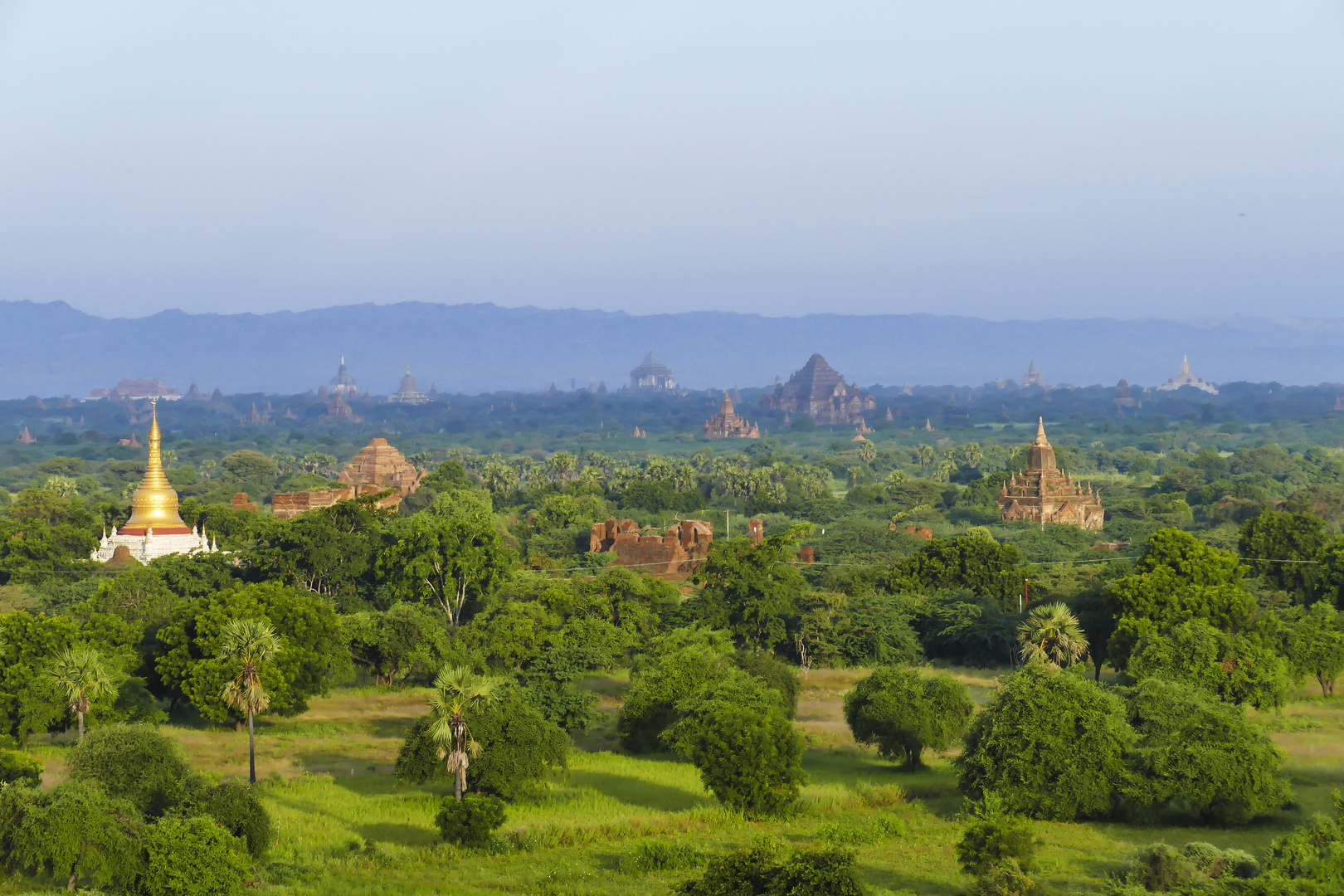 ...eine schöner als die andere....Pagoden in Bagan...