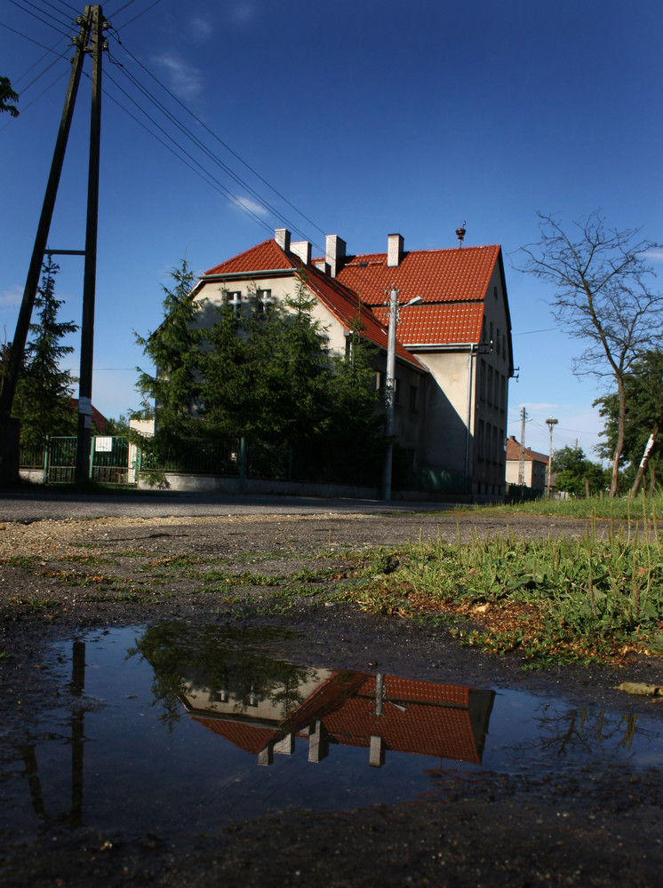 Eine Schule bei Elguth Turawa (Oberschlesien)