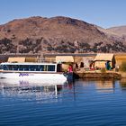 eine schwimmende Insel der Uros auf dem Titicacasee