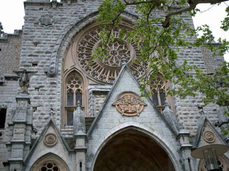 Eine sehr alte Kirche in Porto Soller auf Mallorca