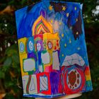 Eine selbst gebastelte Hundertwasser-Laterne