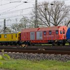 Eine selten gesehene Kombination (Hilfszug) der DB Netz mit 2 Sonderwagen und 2 Dual Mode Loks!