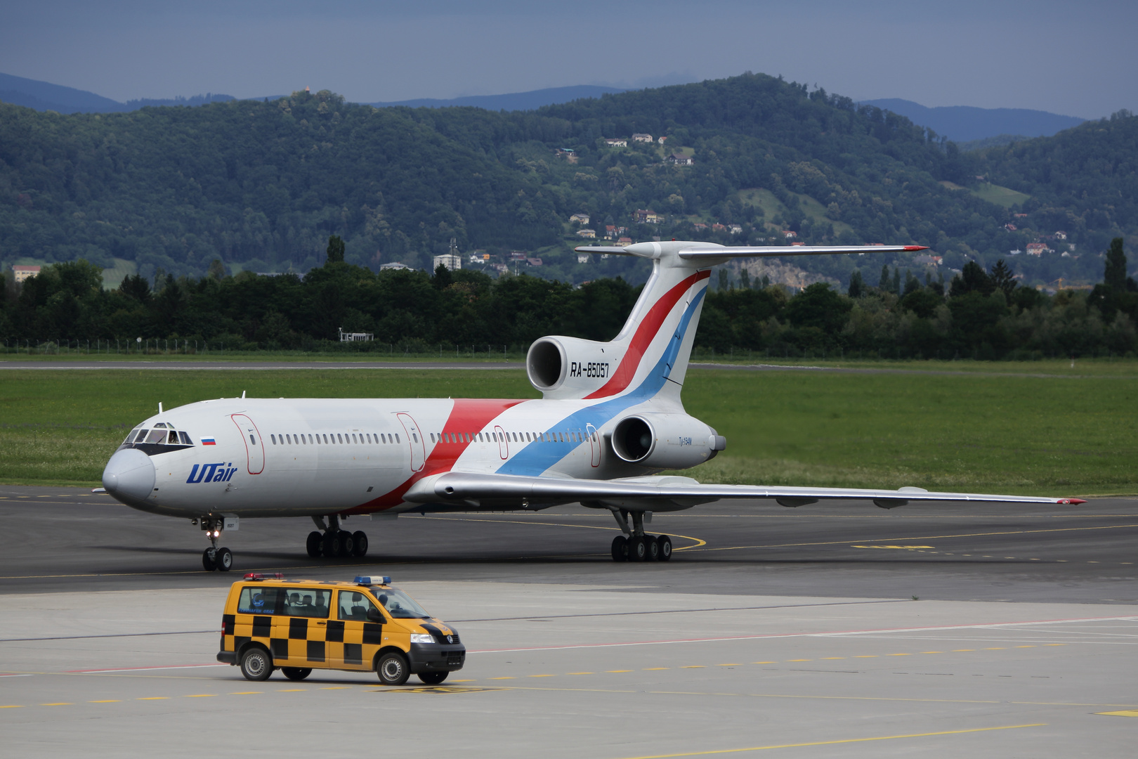 Eine Seltenheit in West Europa TU-154M...