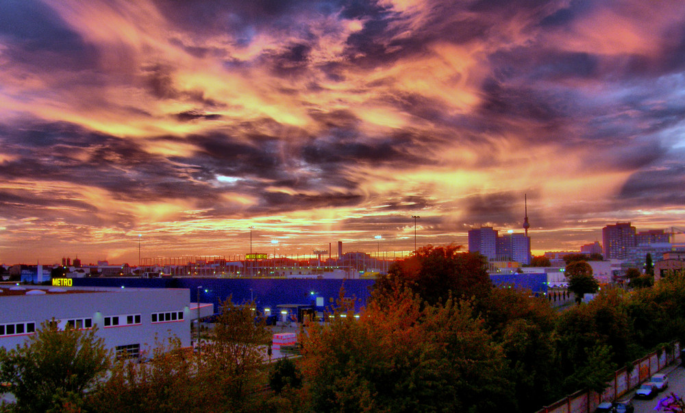 eine seltsame Abendstimmung über Berlin...