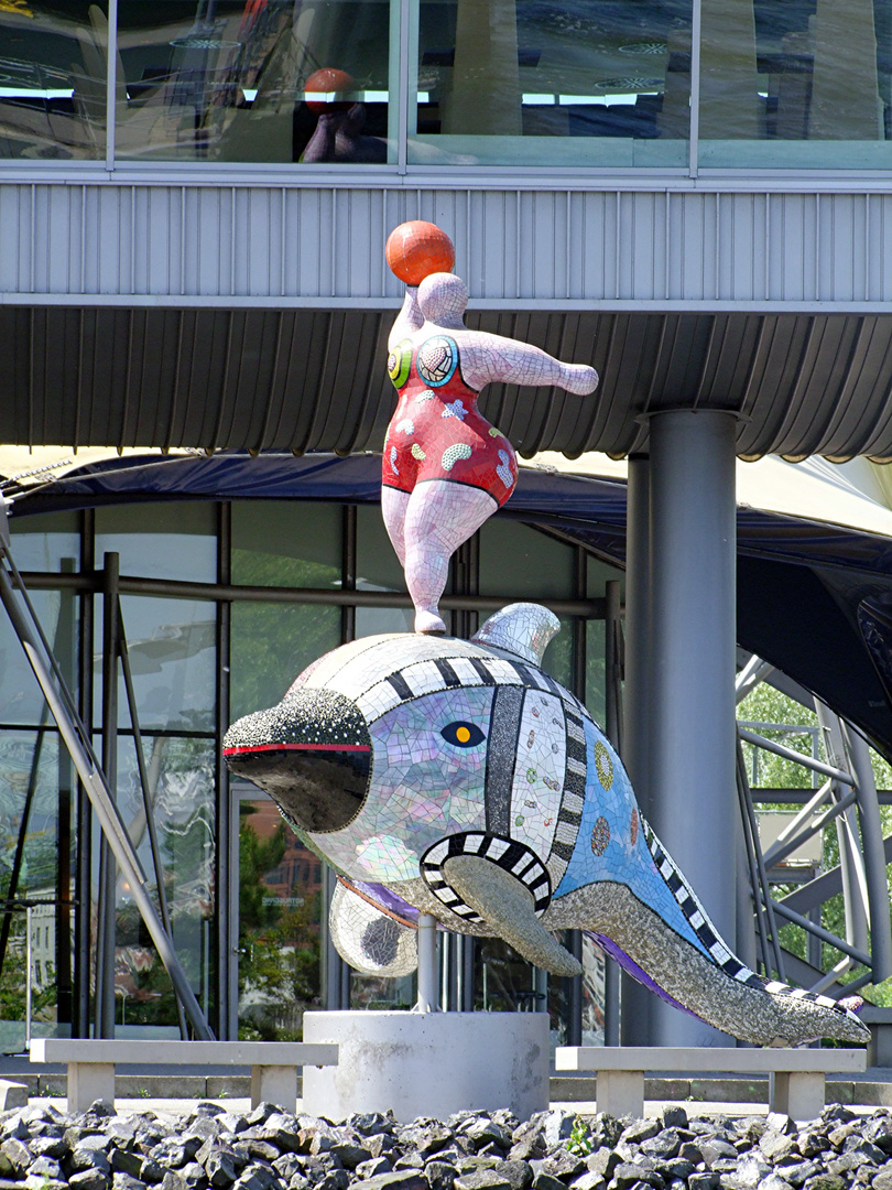 eine Skulptur im Hamburger Hafen