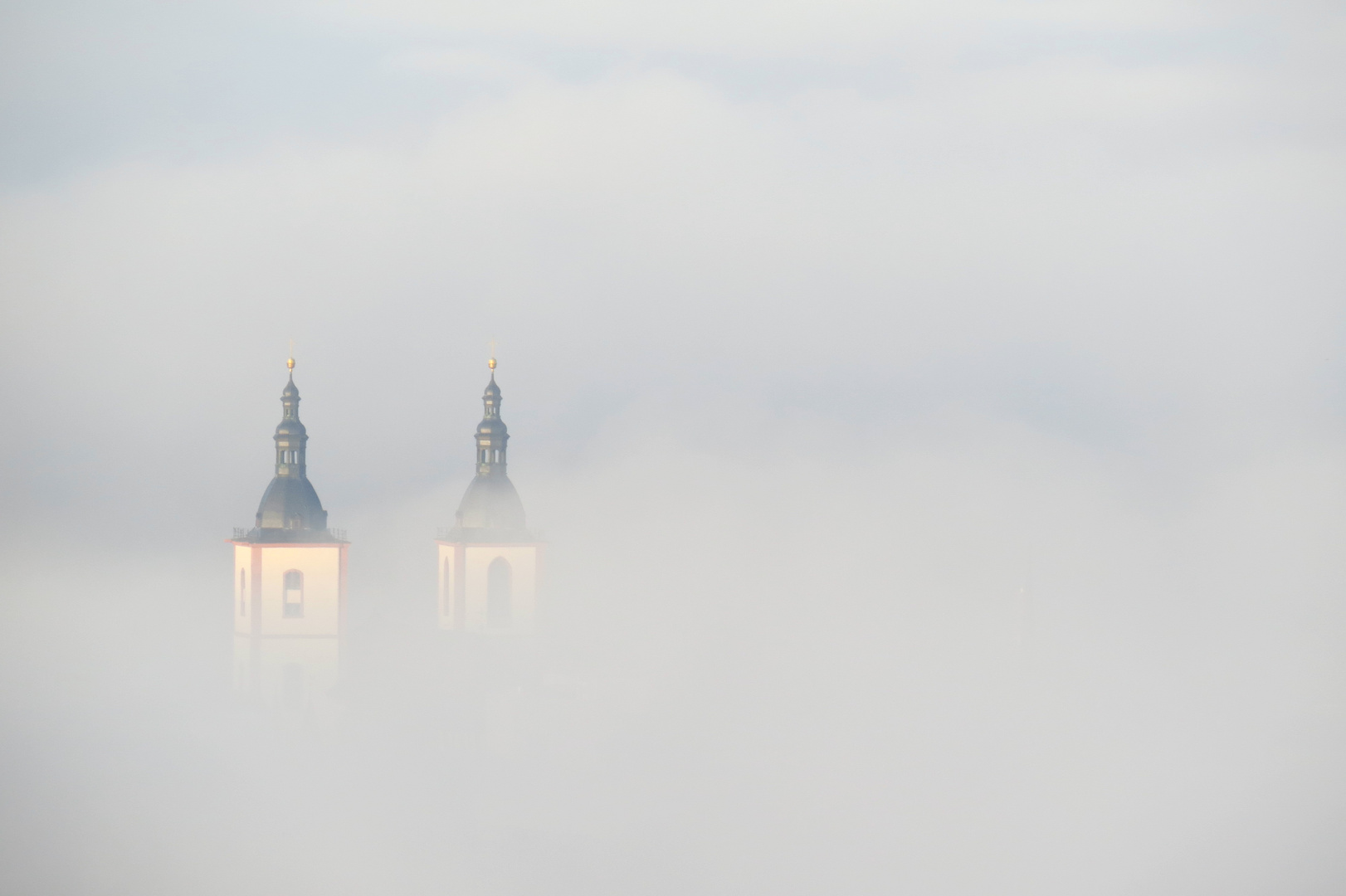 EINE STADT ENTHÜLLT SICH