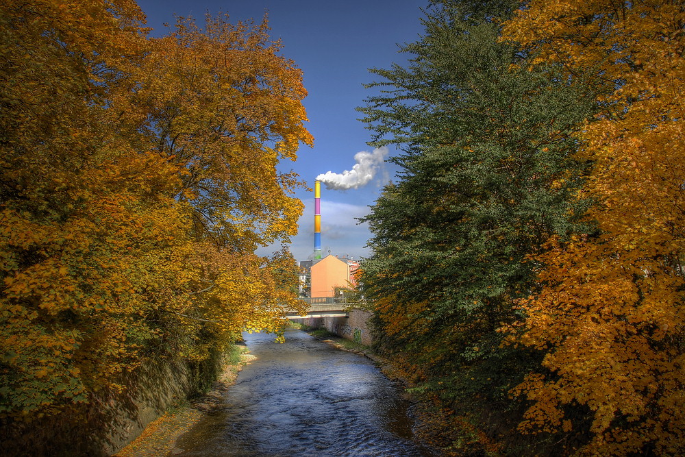 eine Stadt zeigt Farbe