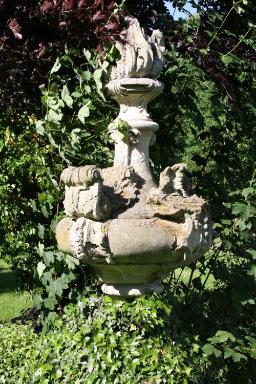 Eine Statue im Schlossgarten