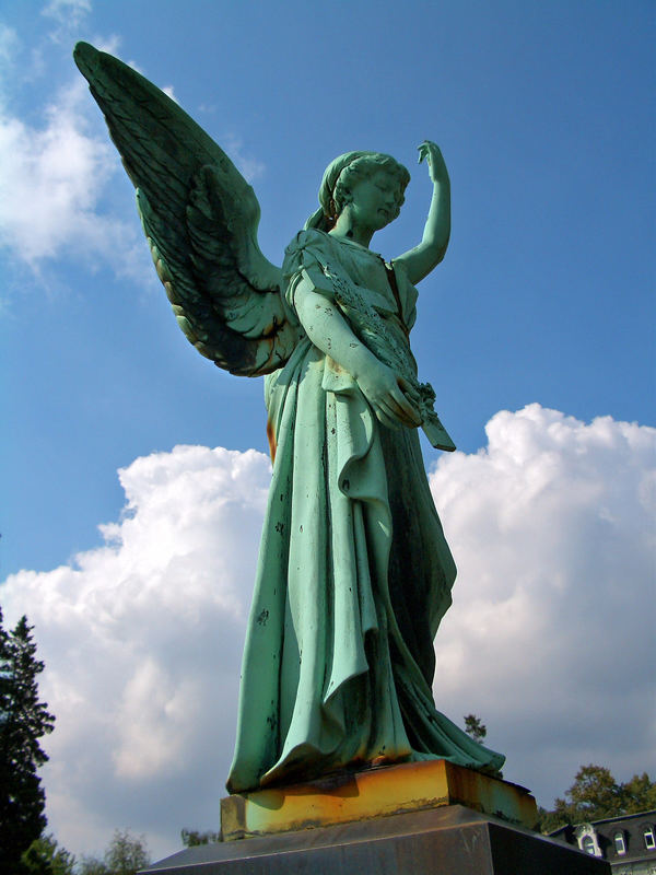 Eine Statue von unseren Friedhof !!!