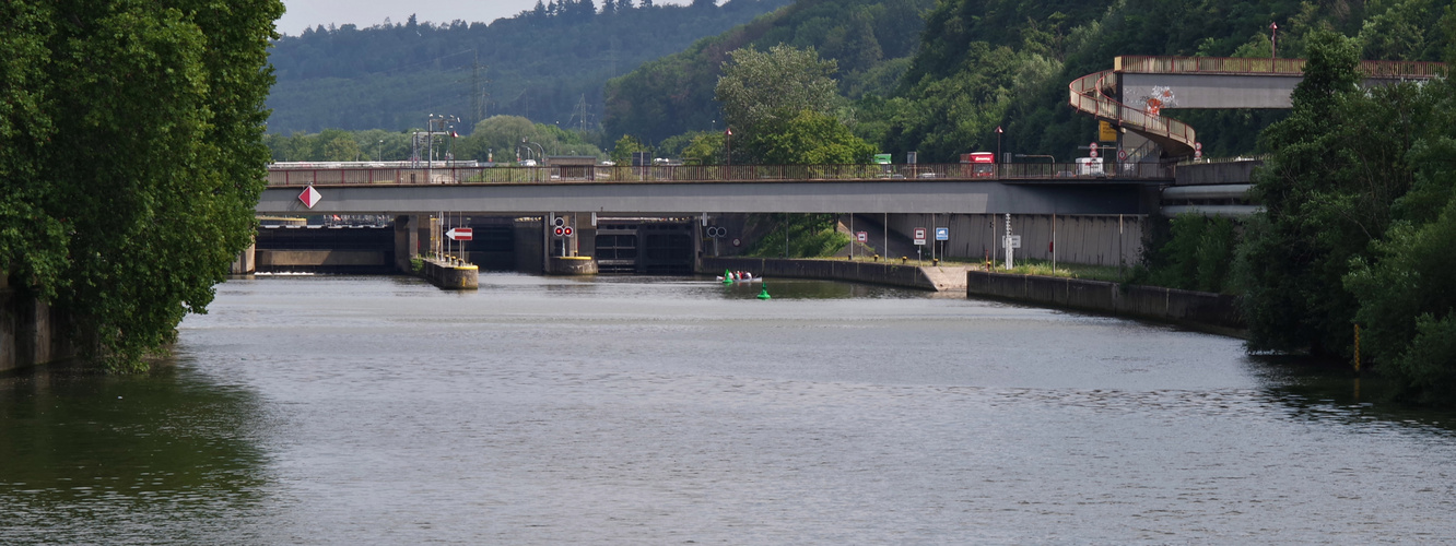 ..eine Staustufe auf dem Neckar