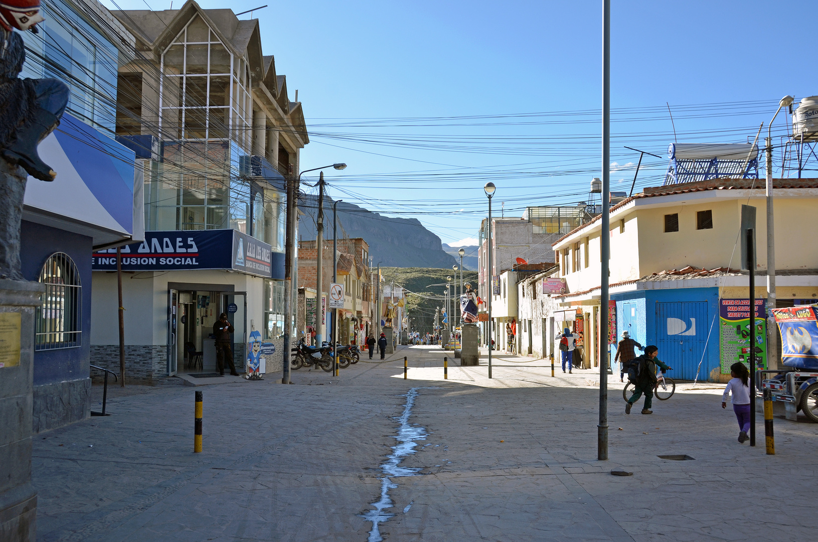 Eine Straße in Chivay im Süden von Peru