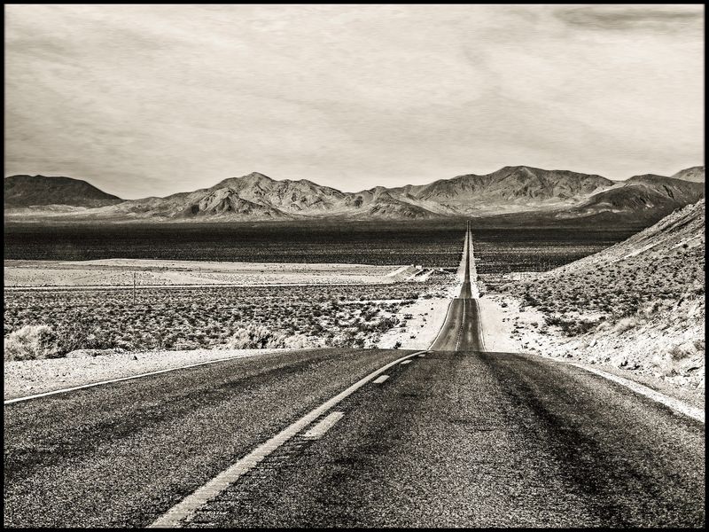 EINE STRASSE INS NICHTS.....
