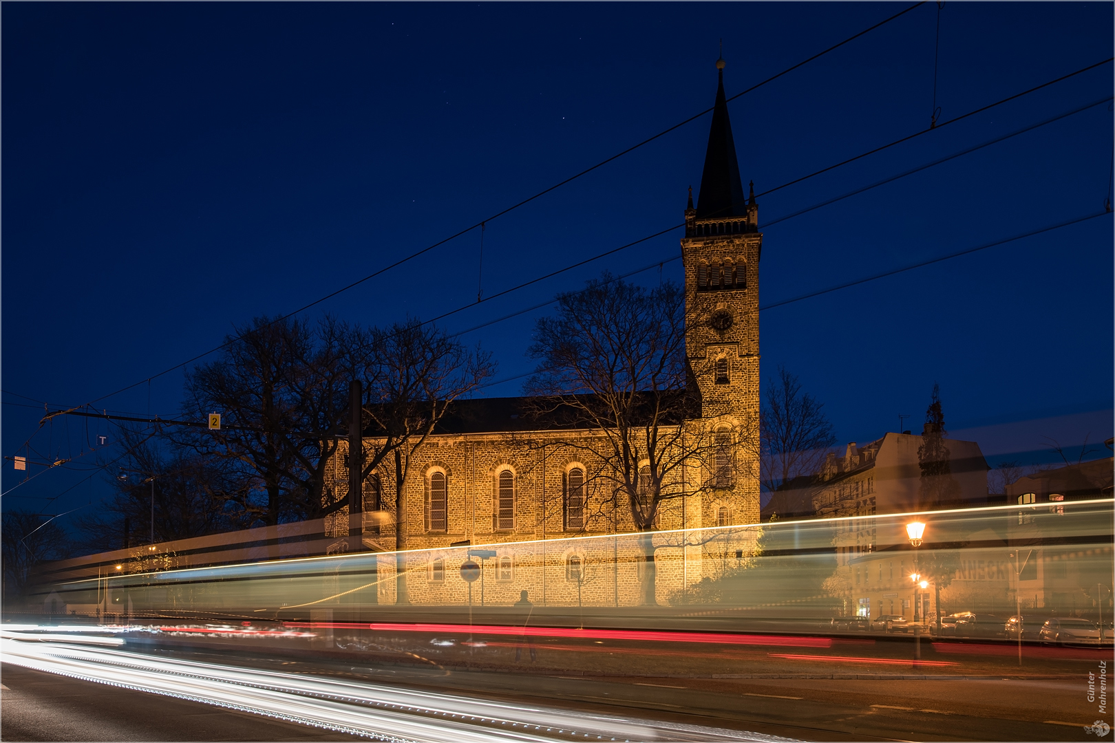 Eine Straßenbahn fuhr vorbei