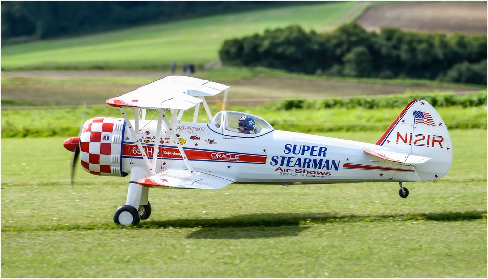 Eine Super Stearman startet !