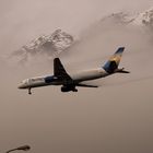 Eine Thomas Cook im Nebel über Innsbruck