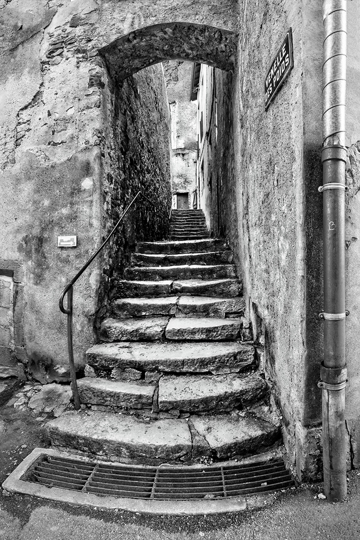 Eine Treppe in der alten Gasse von "Sierck les Bains"